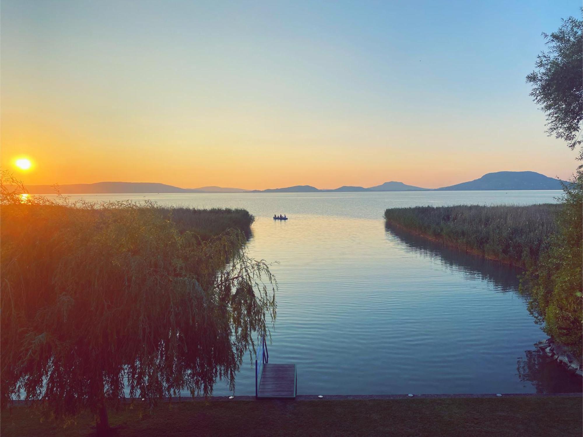 Balaton A Kertben - Balaton In The Garden - Beachfront Houses With Beautiful View, Private Beach Balatonfenyves Exterior foto