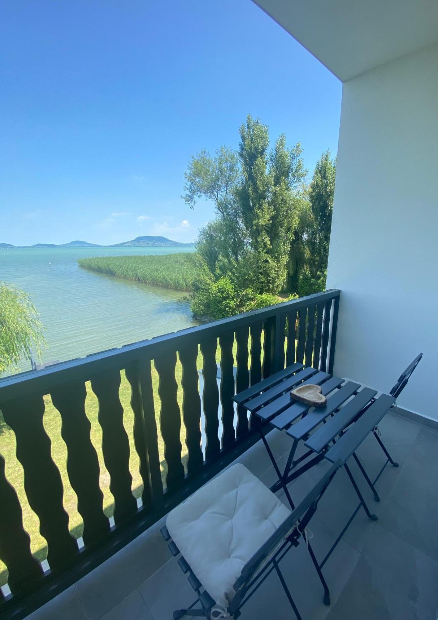 Balaton A Kertben - Balaton In The Garden - Beachfront Houses With Beautiful View, Private Beach Balatonfenyves Exterior foto