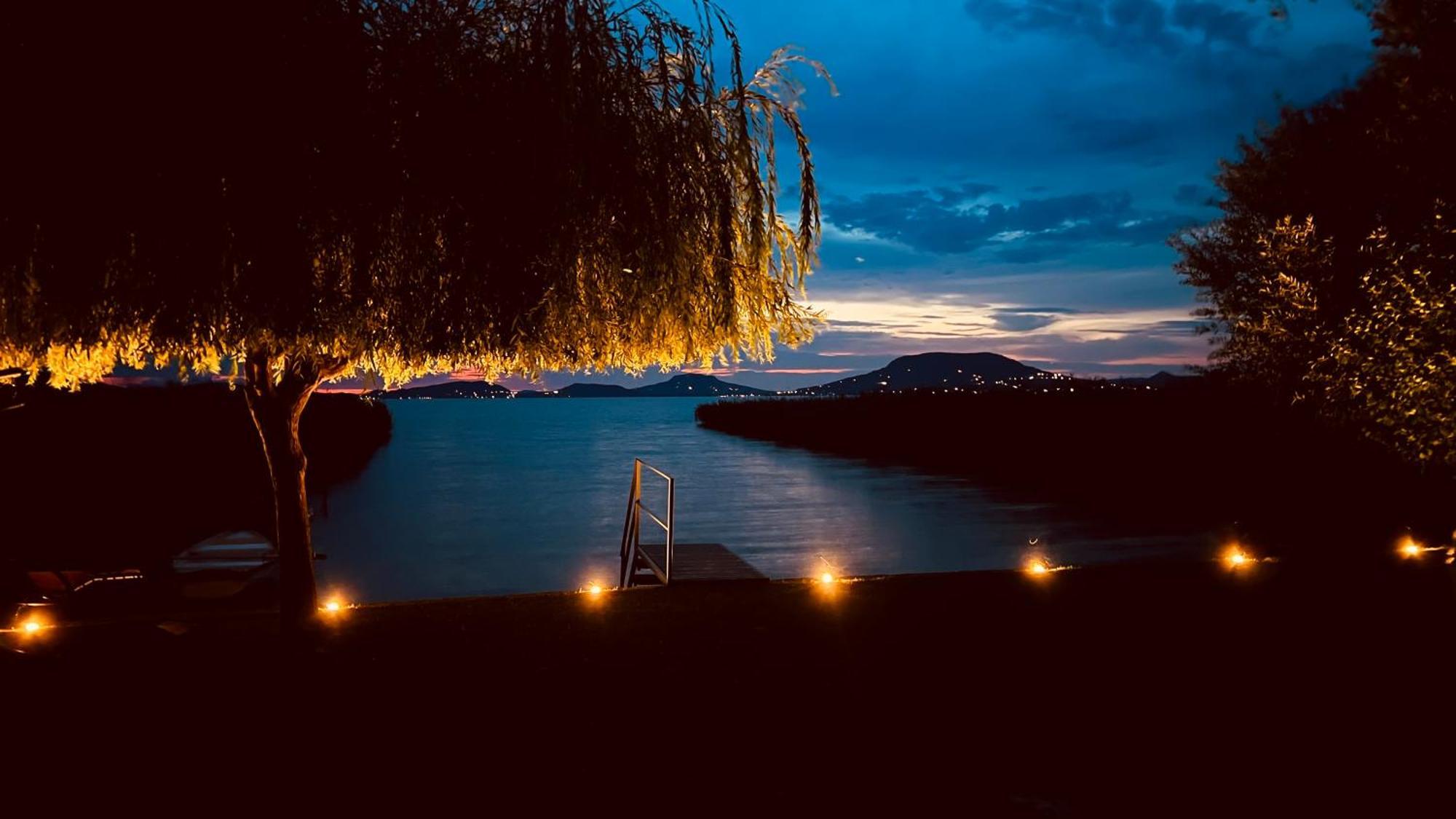 Balaton A Kertben - Balaton In The Garden - Beachfront Houses With Beautiful View, Private Beach Balatonfenyves Exterior foto