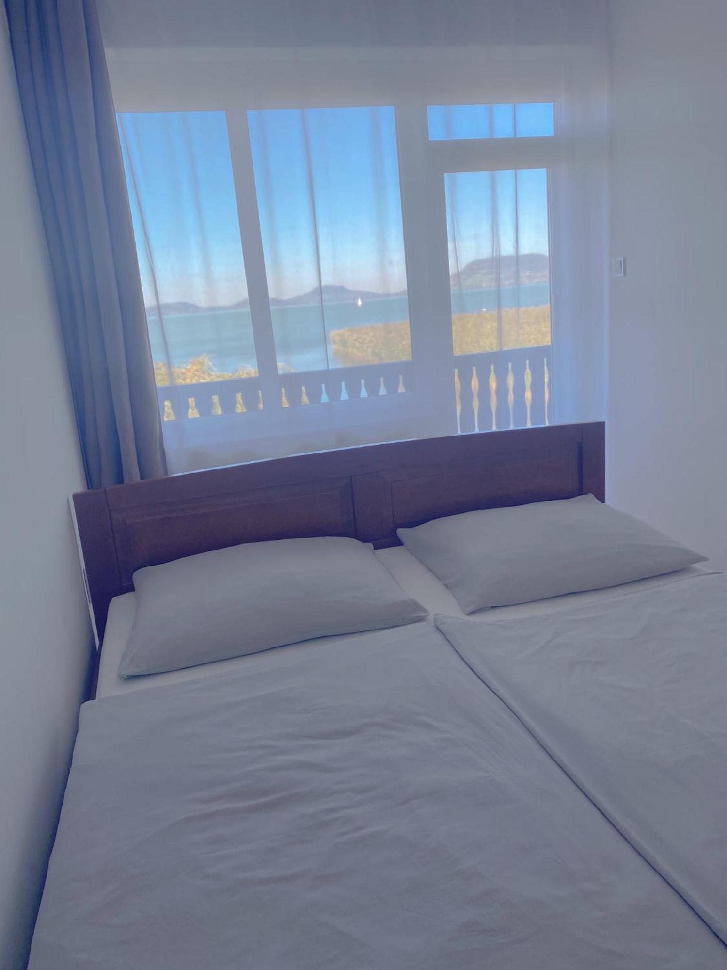 Balaton A Kertben - Balaton In The Garden - Beachfront Houses With Beautiful View, Private Beach Balatonfenyves Exterior foto