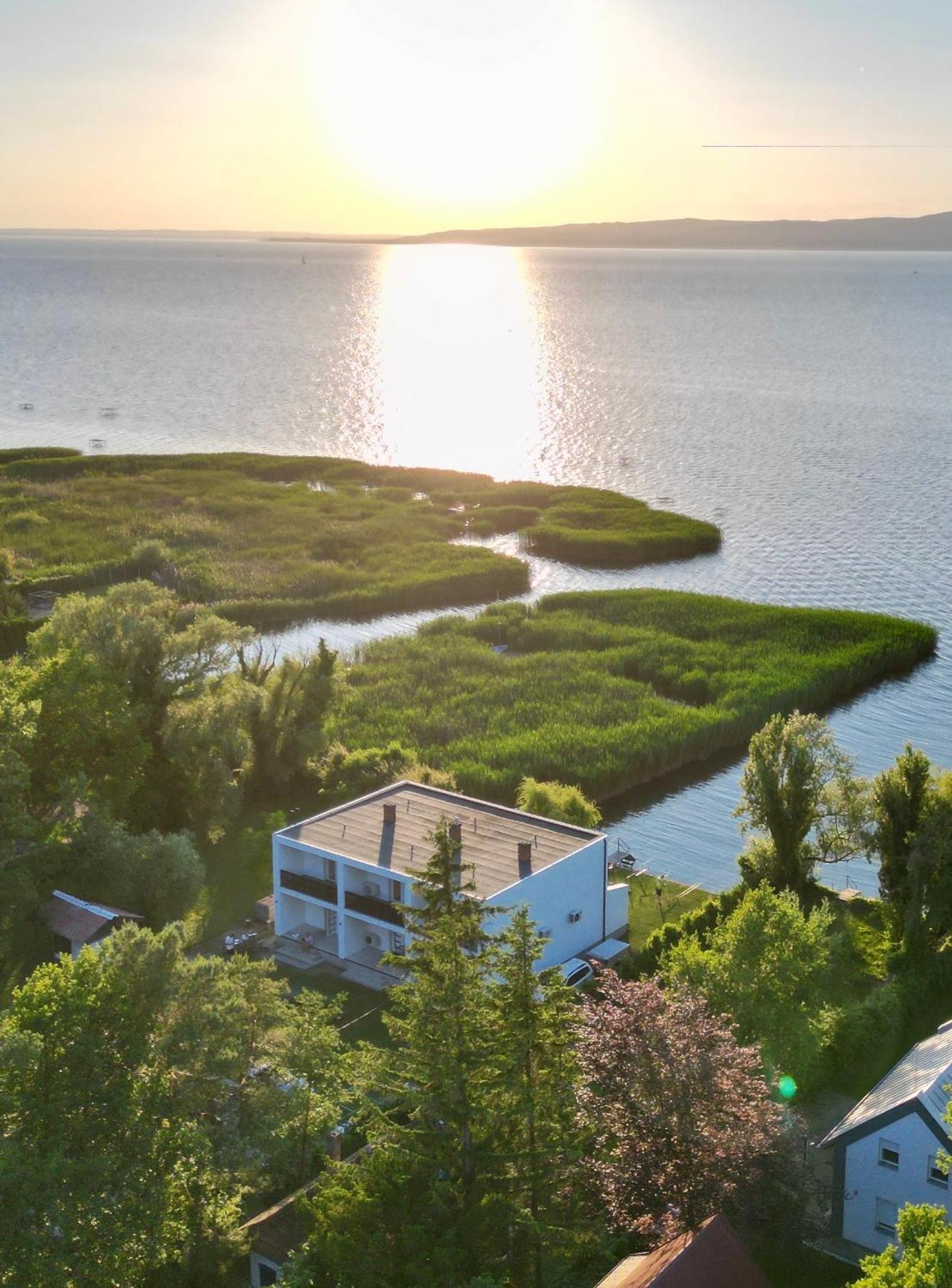 Balaton A Kertben - Balaton In The Garden - Beachfront Houses With Beautiful View, Private Beach Balatonfenyves Exterior foto