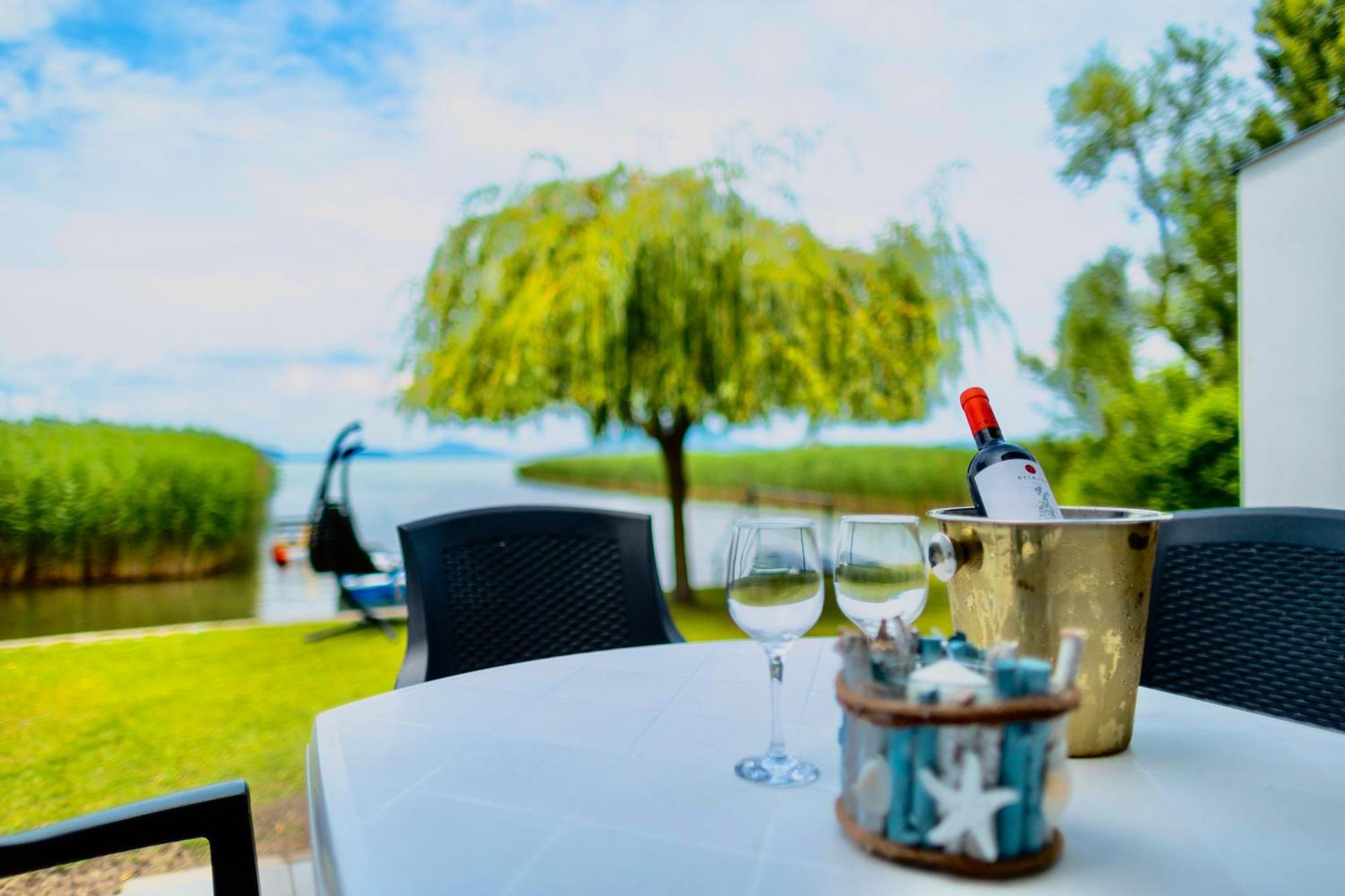 Balaton A Kertben - Balaton In The Garden - Beachfront Houses With Beautiful View, Private Beach Balatonfenyves Exterior foto