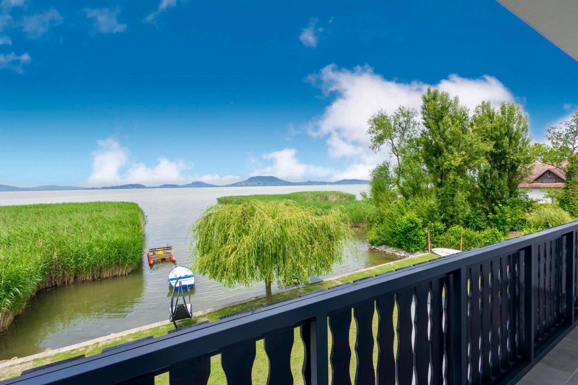 Balaton A Kertben - Balaton In The Garden - Beachfront Houses With Beautiful View, Private Beach Balatonfenyves Exterior foto